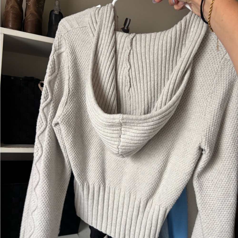 Cute sweater zip up - Picture 2 of 4